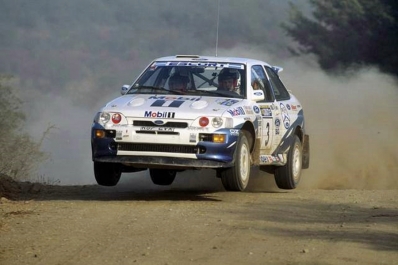 Massimo "Miki" Biasion - Tiziano Siviero
13º Rally YPF Argentina 1993. Ford Escort RS Cosworth. Clasificado 2º.
El Rally tenia un total de 1,836.26 km de los que 507.13 km divididos en 25 tramos eran especiales. 
Se inscribieron 86 equipos, tomaron la salida 86, finalizaron 30.@
Palabras clave: ;Tiziano_Siviero;Argentina;Ford;Escort;Cosworth;1993;