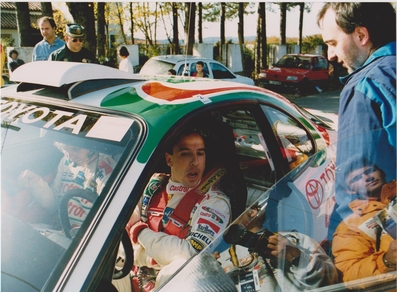 Didier Auriol
29º Rallye Catalunya - Costa Brava - Rallye de España 1993. Toyota Celica Turbo 4WD -ST185- (K-AM 54). Clasificado 2º.

Del 1 al 4 de Noviembre, Lloret de Mar, Girona, Catalunya, España.
Superficie: asfalto.

El Rally tenia un total de 1750.85 km de los que 513.60 km divididos en 29 tramos eran especiales.

Se inscribieron 100 equipos, tomaron la salida 95, finalizaron 39.

© Joan Al
@@
Palabras clave: Didier_Auriol;Toyota;Celica;ST185;Catalunya;1993;Personajes;España;Spain