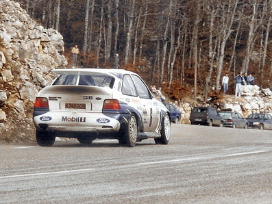 François Delecour - Daniel Grataloup
61º Rallye Automobile de Monte-Carlo 1993. Ford Escort RS Cosworth (K748 GOO). Clasificado 2º.

Del 21 al 27 de Enero, Monaco.
Superficie: asfalto - nieve.

El Rally tenia un total de 3086.00 km de los que 593.62 km divididos en 22 tramos, eran especiales.

Se inscribieron 182 equipos, tomaron la salida 167, finalizaron 86.@
Palabras clave: ;Cosworth;Ford;Escort;Montecarlo;1993
