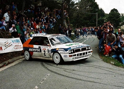 Carlos Sainz Cenamor - Luis Moya
37º Tour de Corse - Rallye de France 1993. Lancia Delta HF Integrale (TO 81821T). Clasificado 4º.

Del 1 al 5 de Mayo, Ajaccio, Córcega, Francia.
Superficie: asfalto.

El Rally tenia un total de 1,130.95 Km de los que 556.42 Km divididos en 24 tramos eran especiales.

Se inscribieron 92 equipos, tomaron la salida 85, finalizaron 44.@
Palabras clave: ;Luis_Moya;Lancia;Delta;Integrale;Corcega;1993;Corse