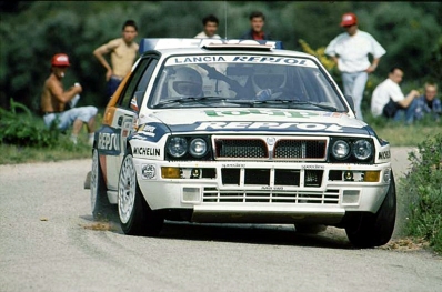 Carlos Sainz Cenamor - Lui­s Moya
37º Tour de Corse - Rallye de France 1993. Lancia Delta HF Integrale (TO 81821T). Clasificado 4º.

Del 1 al 5 de Mayo, Ajaccio, Córcega, Francia.
Superficie: asfalto.

El Rally tenia un total de 1,130.95 Km de los que 556.42 Km divididos en 24 tramos eran especiales.

Se inscribieron 92 equipos, tomaron la salida 85, finalizaron 44.@
Palabras clave: ;Luis_Moya;Lancia;Delta;Integrale;Corcega;1993;Corse