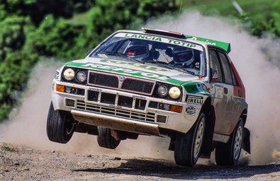 Andrea Aghini - Sauro Farnocchia
40º Acrópolis Rally 1993. Lancia Delta HF Integrale. Clasificado 4º.

Del 29 de Mayo al  2 de Junio, Atenas, Grecia.

El Rally tenia un total de 1652.38 km de los que 545.39 km divididos en 36 tramos, eran especiales.

Tomaron la salida 93 equipos, finalizaron 46.@
Palabras clave: Lancia;Delta;Integrale;Grecia;Acropolis;1993