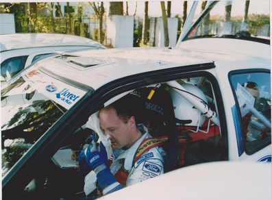 Massimo (Miki) Biaison
29º Rallye Catalunya - Costa Brava - Rallye de España 1993. Ford Escort RS Cosworth (K746 GOO). Clasificado 4º.
Copiloto Tiziano Siviero.

Del 1 al 4 de Noviembre, Lloret de Mar, Girona, Catalunya, España.
Superficie: asfalto.

El Rally tenia un total de 1750.85 km de los que 513.60 km divididos en 29 tramos eran especiales.

Se inscribieron 100 equipos, tomaron la salida 95, finalizaron 39.

© Joan Al
@
Palabras clave: Miki_Biasion;Ford;Escort;Cosworth;Catalunya;Costa_Brava;1993;Personajes;Spain;España