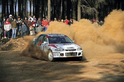 Kenneth Eriksson - Staffan Parmander
27º Rallye de Portugal - Vinho do Porto 1993. Mitsubishi Lancer Evo I (K4 MRE). Clasificado 5º.

Del 3 al 6 de Marzo, Portugal.
Superficie: asfalto - tierra.

El Rally tenia un total de 2164.91 km de los que 576.13 km divididos en 38 tramos eran especiales (una de ellas fue cancelada SS10 Caramulo de 14.08 Km).

Se inscribieron 90 equipos, tomaron la salida 84, finalizaron 32.@
Palabras clave: ;Mitsubishi;Lancer;Portugal;1993