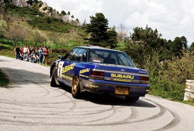 Colin McRae - Derek Ringer
37º Tour de Corse - Rallye de France 1993. Subaru Legacy RS (K282 TFD). Clasificado 5º.
555 Subaru WRT

Del 1 al 5 de Mayo, Ajaccio, Córcega, Francia.
Superficie: asfalto.

El Rally tenia un total de 1,130.95 Km de los que 556.42 Km divididos en 24 tramos eran especiales.

Se inscribieron 92 equipos, tomaron la salida 85, finalizaron 44.@
Palabras clave: Subaru;Legacy;RS;Corse;Corcega;1993