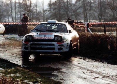 Didier Auriol - Bernard Occelli
49º Network Q RAC Rally 1993. Toyota Celica Turbo 4WD -ST185-(K-AM 824). Clasificado 6º.

Del 21 al 24 de Noviembre, Birmingham, Inglaterra.
Superficie: tierra - nieve.

El Rally tenia un total de 2628.12 km de los que 547.94 km divididos en 35 tramos eran especiales.

Se inscribieron 171 equipos, tomaron la salida 165, finalizaron 94.@
Palabras clave: Didier_Auriol;Toyota;Celica;ST185;Gran_Bretaña;RAC_Rally;1993;Inglaterra