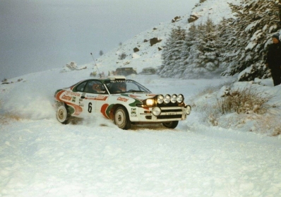 Didier Auriol - Bernard Occelli
49º Network Q RAC Rally 1993. Toyota Celica Turbo 4WD -ST185-(K-AM 824). Clasificado 6º.

Del 21 al 24 de Noviembre, Birmingham, Inglaterra.
Superficie: tierra - nieve.

El Rally tenia un total de 2628.12 km de los que 547.94 km divididos en 35 tramos eran especiales.

Se inscribieron 171 equipos, tomaron la salida 165, finalizaron 94.@
Palabras clave: Didier_Auriol;Toyota;Celica;ST185;Gran_Bretaña;RAC_Rally;1993;Nieve;Inglaterra