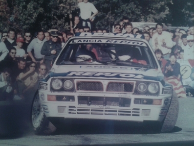Gustavo Trelles - Jorge del Buono
29º Rallye Catalunya - Costa Brava - Rallye de España 1993. Lancia Delta HF Integrale (TO 85302S). Clasificado 6º.

Del 1 al 4 de Noviembre, Lloret de Mar, Girona, Catalunya, España.
Superficie: asfalto.

El Rally tenia un total de 1750.85 km de los que 513.60 km divididos en 29 tramos eran especiales.

Se inscribieron 100 equipos, tomaron la salida 95, finalizaron 39.

Foto 2 de 3
© Miquel Liso
@@
Palabras clave: Gustavo_Trelles;Lancia;Delta;Integrale;Catalunya;Costa_Brava;1993;Spain;España