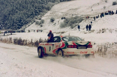 Mats Jonsson - Lars Backman
49º Network Q RAC Rally 1993. Toyota Celica Turbo 4WD -ST185- (K-AM 845). Clasificado 9º.

Del 21 al 24 de Noviembre, Birmingham, Inglaterra.
Superficie: tierra - nieve.

El Rally tenia un total de 2628.12 km de los que 547.94 km divididos en 35 tramos eran especiales.

Se inscribieron 171 equipos, tomaron la salida 165, finalizaron 94.@
Palabras clave: Toyota;Celica;Turbo;4WD;ST185;Gran_Bretaña;RAC_Rally;1993;Nieve;Inglaterra