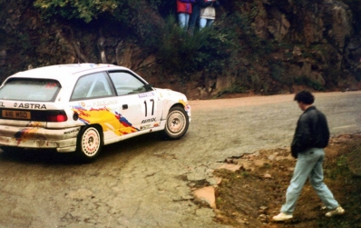 Josep Maria Bardolet - Joaquim Muntada
29º Rallye Catalunya - Costa Brava - Rallye de España 1993. Opel Astra GSi 16v (A16 MSD). Clasificado 9º.

Del 1 al 4 de Noviembre, Lloret de Mar, Girona, Catalunya, España.
Superficie: asfalto.

El Rally tenia un total de 1750.85 km de los que 513.60 km divididos en 29 tramos eran especiales.

Se inscribieron 100 equipos, tomaron la salida 95, finalizaron 39.@
Palabras clave: Mia_Bardolet;Opel;Astra;GSi;Catalunya;Costa_Brava;1993;Spain;España