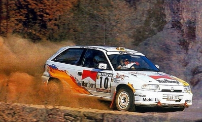 Bruno Thiry - Stephane Prevot
27º Rallye de Portugal - Vinho do Porto 1993. Opel Astra GSI 16v (CAE-174). Clasificado 10º.

Del 3 al 6 de Marzo, Portugal.
Superficie: asfalto - tierra.

El Rally tenia un total de 2164.91 km de los que 576.13 km divididos en 38 tramos eran especiales (una de ellas fue cancelada SS10 Caramulo de 14.08 Km).

Se inscribieron 90 equipos, tomaron la salida 84, finalizaron 32.@
Palabras clave: Bruno_Thiry;Opel;Astra;GSI;Portugal;1993