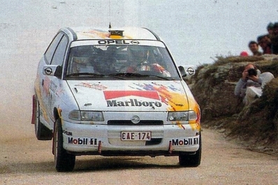 Bruno Thiry - Stephane Prevot
27º Rallye de Portugal - Vinho do Porto 1993. Opel Astra GSI 16v (CAE-174). Clasificado 10º.

Del 3 al 6 de Marzo, Portugal.
Superficie: asfalto - tierra.

El Rally tenia un total de 2164.91 km de los que 576.13 km divididos en 38 tramos eran especiales (una de ellas fue cancelada SS10 Caramulo de 14.08 Km).

Se inscribieron 90 equipos, tomaron la salida 84, finalizaron 32.@
Palabras clave: Bruno_Thiry;Opel;Astra;GSI;Portugal;1993