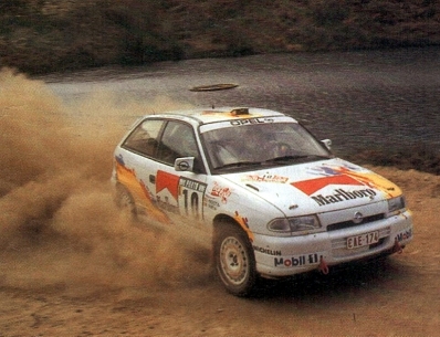 Bruno Thiry - Stephane Prevot
27º Rallye de Portugal - Vinho do Porto 1993. Opel Astra GSI 16v (CAE-174). Clasificado 10º.

Del 3 al 6 de Marzo, Portugal.
Superficie: asfalto - tierra.

El Rally tenia un total de 2164.91 km de los que 576.13 km divididos en 38 tramos eran especiales (una de ellas fue cancelada SS10 Caramulo de 14.08 Km).

Se inscribieron 90 equipos, tomaron la salida 84, finalizaron 32.@
Palabras clave: Bruno_Thiry;Opel;Astra;GSI;Portugal;1993