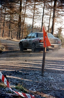 Alister McRae - David Senior
49º Network Q RAC Rally 1993. Subaru Legacy RS (K88 LNX). Clasificado 10º.
555 Subaru WRT

Del 21 al 24 de Noviembre, Birmingham, Inglaterra.
Superficie: tierra - nieve.

El Rally tenia un total de 2628.12 km de los que 547.94 km divididos en 35 tramos eran especiales.

Se inscribieron 171 equipos, tomaron la salida 165, finalizaron 94.@
Palabras clave: Subaru;Legacy;Gran_Bretaña;RAC_Rally;1993;Inglaterra