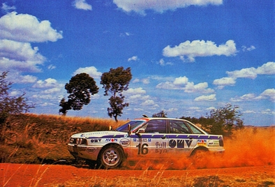 Rudolf (Rudi) Stohl - Peter Diekmann
41º Trust Bank Safari Rally 1993. Audi Coupé S2 (W AUDIB 4). Clasificado 8º.

Del 8 al 12 de Abril, Nairobi, Kenya, Africa.
Superficie: tierra.

El Rally tenia un total de 2116.50 km con 79 controles horarios.

Tomaron la salida 44 equipos, finalizaron 17.@
Palabras clave: Rudi_Stohl;Audi;Coupe;S2;Safari;1993