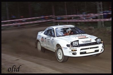 Marcus Grönholm - Voitto Silander
43º 1000 Lakes Rally 1993. Toyota Celica Turbo 4WD -ST185- (A3400). Clasificado 10º.

Del 27 al 29 de Agosto, Jyväskylä, Finlandia.
Superficie: tierra.

El Rally tenia un total de 1555.92 km de los que 507.69 km divididos en 35 tramos eran especiales.

Se inscribieron 116 equipos, tomaron la salida 113, finalizaron 61.@
Palabras clave: Marcus_Gronholm;Voitto_Silander;Toyota;Celica;Turbo;ST185;Finlandia;1993