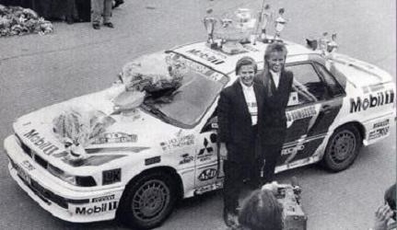 Isolde Holdereid - Christina (Tina) Thörner
61º Rallye Automobile de Monte-Carlo 1993. Mitsubishi Galant VR-4. Clasificada 12ª y 1ª en Copa de Damas.

Del 21 al 27 de Enero, Monaco.
Superficie: asfalto - nieve.

El Rally tenia un total de 3086.00 km de los que 593.62 km divididos en 22 tramos, eran especiales.

Se inscribieron 182 equipos, tomaron la salida 167, finalizaron 86.@
Palabras clave: ;Mitsubishi;Galant;Montecarlo;1993;Personajes;Mujeres;Womens