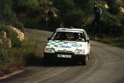 Emil Triner - Jiri Klima
29º Rallye Catalunya - Costa Brava - Rallye de España 1993. Skoda Favorit 136L (MBS 14-17). Clasificado 13º.

Del 1 al 4 de Noviembre, Lloret de Mar, Girona, Catalunya, España.
Superficie: asfalto.

El Rally tenia un total de 1750.85 km de los que 513.60 km divididos en 29 tramos eran especiales.

Se inscribieron 100 equipos, tomaron la salida 95, finalizaron 39.@
Palabras clave: Skoda;Fabia;Catalunya;Costa_Brava;1993;Spain;España