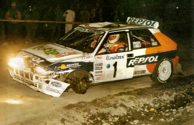 Carlos Sainz Cenamor - Lui­s Moya
61º Rallye Automobile de Monte-Carlo 1993. Lancia Delta HF Integrale (TO 73022T). Clasificado 14º.

Del 21 al 27 de Enero, Monaco.
Superficie: asfalto - nieve.

El Rally tenia un total de 3086.00 km de los que 593.62 km divididos en 22 tramos, eran especiales.

Se inscribieron 182 equipos, tomaron la salida 167, finalizaron 86.@
Palabras clave: ;Integrale;Lancia;Delta;Montecarlo;1993