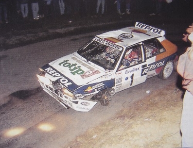 Carlos Sainz Cenamor - Lui­s Moya
61º Rallye Automobile de Monte-Carlo 1993. Lancia Delta HF Integrale (TO 73022T). Clasificado 14º.

Del 21 al 27 de Enero, Monaco.
Superficie: asfalto - nieve.

El Rally tenia un total de 3086.00 km de los que 593.62 km divididos en 22 tramos, eran especiales.

Se inscribieron 182 equipos, tomaron la salida 167, finalizaron 86.@
Palabras clave: ;Lancia;Delta;Integrale;Montecarlo;1993;crash