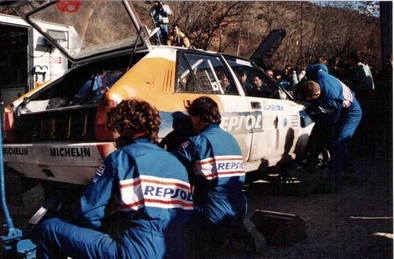 Asistencia del Equipo Jolly Club en el 61º Rallye Automobile de Monte-Carlo 1993
En el Lancia Delta HF Integrale (TO 73022T) de Carlos Sainz - Luis Moya, clasificado 14º.

Del 21 al 27 de Enero, Monaco.
Superficie: asfalto - nieve.

El Rally tenia un total de 3086.00 km de los que 593.62 km divididos en 22 tramos, eran especiales.

Se inscribieron 182 equipos, tomaron la salida 167, finalizaron 86.@
Palabras clave: ;Lancia;Delta;Integrale;Montecarlo;1993;Asistencias