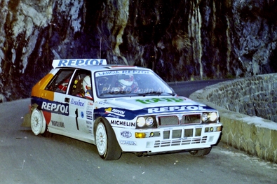 Carlos Sainz Cenamor - Lui­s Moya
61º Rallye Automobile de Monte-Carlo 1993. Lancia Delta HF Integrale (TO 73022T). Clasificado 14º.

Del 21 al 27 de Enero, Monaco.
Superficie: asfalto - nieve.

El Rally tenia un total de 3086.00 km de los que 593.62 km divididos en 22 tramos, eran especiales.

Se inscribieron 182 equipos, tomaron la salida 167, finalizaron 86.

© Joan Al
En el último kilómetro de SS1 Le Moulinet - La Bollene Vesubie, 