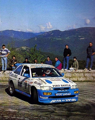 Jean-Marie Santoni - Marcel Cesarini
37º Tour de Corse - Rallye de France 1993. Ford Escort RS Cosworth. Clasificado 14º.

Del 1 al 5 de Mayo, Ajaccio, Córcega, Francia.
Superficie: asfalto.

El Rally tenia un total de 1,130.95 Km de los que 556.42 Km divididos en 24 tramos eran especiales.

Se inscribieron 92 equipos, tomaron la salida 85, finalizaron 44.@
Palabras clave: Ford;Escort;Cosworth;Corse;Corcega;1993