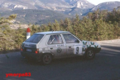 Pavel Sibera - Petr Gross
61º Rallye Automobile de Monte-Carlo 1993. Skoda Favorit 136L (MBS 14-11). Clasificado 18º.

Del 21 al 27 de Enero, Monaco.
Superficie: asfalto - nieve.

El Rally tenia un total de 3086.00 km de los que 593.62 km divididos en 22 tramos, eran especiales.

Se inscribieron 182 equipos, tomaron la salida 167, finalizaron 86.@
Palabras clave: Skoda;Favorit;Montecarlo;1993