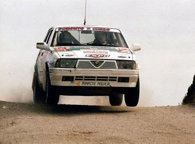 Giancarlo Rizzi - Vittoriano D.Orsi
27º Rallye de Portugal - Vinho do Porto 1993. Alfa Romeo 75 V6 (IM 227637). Clasificado 25º.

Del 3 al 6 de Marzo, Portugal.
Superficie: asfalto - tierra.

El Rally tenia un total de 2164.91 km de los que 576.13 km divididos en 38 tramos eran especiales (una de ellas fue cancelada SS10 Caramulo de 14.08 Km).

Se inscribieron 90 equipos, tomaron la salida 84, finalizaron 32.@
Palabras clave: Alfa;Romeo;Portugal;1993;V6