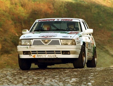Giancarlo Rizzi - Vittoriano D.Orsi
27º Rallye de Portugal - Vinho do Porto 1993. Alfa Romeo 75 V6 (IM 227637). Clasificado 25º.

Del 3 al 6 de Marzo, Portugal.
Superficie: asfalto - tierra.

El Rally tenia un total de 2164.91 km de los que 576.13 km divididos en 38 tramos eran especiales (una de ellas fue cancelada SS10 Caramulo de 14.08 Km).

Se inscribieron 90 equipos, tomaron la salida 84, finalizaron 32.@
Palabras clave: Alfa;Romeo;Portugal;1993;V6