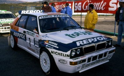 Carlos Sainz Cenamor - Lui­s Moya
27º Rallye de Portugal - Vinho do Porto 1993. Lancia Delta HF Integrale (TO 73023T). Abandonó al volcar en SS22 Montim 2 de 5.00 Km.

Del 3 al 6 de Marzo, Portugal.
Superficie: asfalto - tierra.

El Rally tenia un total de 2164.91 km de los que 576.13 km divididos en 38 tramos eran especiales (una de ellas fue cancelada SS10 Caramulo de 14.08 Km).

Se inscribieron 90 equipos, tomaron la salida 84, finalizaron 32.@
Palabras clave: ;Lancia;Delta;Integrale;Portugal;1992