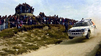 Carlos Sainz Cenamor - Luis Moya
27º Rallye de Portugal - Vinho do Porto 1993. Lancia Delta HF Integrale (TO 73023T). Abandonó al volcar en SS22 Montim 2 de 5.00 Km.

Del 3 al 6 de Marzo, Portugal.
Superficie: asfalto - tierra.

El Rally tenia un total de 2164.91 km de los que 576.13 km divididos en 38 tramos eran especiales (una de ellas fue cancelada SS10 Caramulo de 14.08 Km).

Se inscribieron 90 equipos, tomaron la salida 84, finalizaron 32.@
Palabras clave: ;Lancia;Delta;Integrale;Portugal;1992