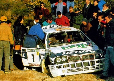Carlos Sainz Cenamor - Lui­s Moya
27º Rallye de Portugal - Vinho do Porto 1993. Lancia Delta HF Integrale (TO 73023T). Abandonó al volcar en SS22 Montim 2 de 5.00 Km.

Del 3 al 6 de Marzo, Portugal.
Superficie: asfalto - tierra.

El Rally tenia un total de 2164.91 km de los que 576.13 km divididos en 38 tramos eran especiales (una de ellas fue cancelada SS10 Caramulo de 14.08 Km).

Se inscribieron 90 equipos, tomaron la salida 84, finalizaron 32.@
Palabras clave: ;Lancia;Delta;Integrale;Portugal;1992;Crash