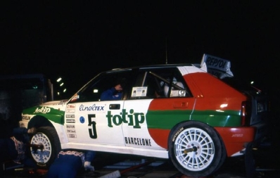 Asistencia del Equipo Jolly Club en el 61º Rallye Automobile de Monte-Carlo 1993
En el Lancia Delta HF Integrale (TO 28473T) de Andréa Aghini - Sauro Farnocchia.
Abandonó por accidente en SS11 Rosans - Col de la Saulce de 30.38 Km.

Del 21 al 27 de Enero, Monaco.
Superficie: asfalto - nieve.

El Rally tenia un total de 3086.00 km de los que 593.62 km divididos en 22 tramos, eran especiales.

Se inscribieron 182 equipos, tomaron la salida 167, finalizaron 86.@
Palabras clave: ;Integrale;Lancia;Delta;Montecarlo;1993;Asistencias