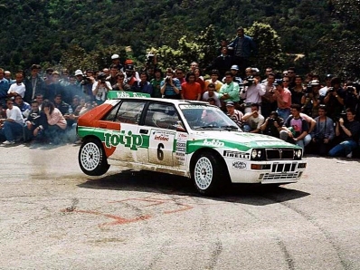 Andrea Aghini - Sauro Farnocchia
37º Tour de Corse - Rallye de France 1993. Lancia Delta HF Integrale (TO 13718T). Abandonó por la suspensión del coche después de una salida de pista en SS13 Muracciole - Les Caselles de 21 Km.

Del 1 al 5 de Mayo, Ajaccio, Córcega, Francia.
Superficie: asfalto.

El Rally tenia un total de 1,130.95 Km de los que 556.42 Km divididos en 24 tramos eran especiales.

Se inscribieron 92 equipos, tomaron la salida 85, finalizaron 44.@
Palabras clave: ;Lancia;Delta;Integrale;Corcega;1993;Corse