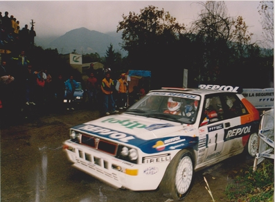 Carlos Sainz Cenamor - Luís Rodríguez Moya
29º Rallye Catalunya - Costa Brava - Rallye de España 1993. Lancia Delta HF Integrale (TO 81821T). Abandonó por problemas eléctricos en SS10 Coll de Santigosa de 10.60 Km.

Del 1 al 4 de Noviembre, Lloret de Mar, Girona, Catalunya, España.
Superficie: asfalto.

El Rally tenia un total de 1750.85 km de los que 513.60 km divididos en 29 tramos eran especiales.

Se inscribieron 100 equipos, tomaron la salida 95, finalizaron 39.

© Joan Al
Coll de Bracons
@@
Palabras clave: ;Lancia;Delta;Integrale;Catalunya;Costa_Brava;1993;España;Spain