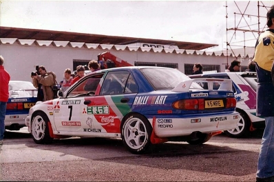 Armin Schwarz - Nicky Grist
27º Rallye de Portugal - Vinho do Porto 1993. Mitsubishi Lancer Evo I (K5 MRE). Abandonó por accidente en SS13 Lousada de 3.00 km.

Del 3 al 6 de Marzo, Portugal.
Superficie: asfalto - tierra.

El Rally tenia un total de 2164.91 km de los que 576.13 km divididos en 38 tramos eran especiales (una de ellas fue cancelada SS10 Caramulo de 14.08 Km).

Se inscribieron 90 equipos, tomaron la salida 84, finalizaron 32.@
Palabras clave: ;Mitsubishi;Lancer;Portugal;1993