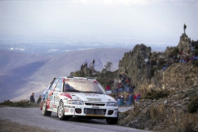 Armin Schwarz - Nicky Grist
27º Rallye de Portugal - Vinho do Porto 1993. Mitsubishi Lancer Evo I (K5 MRE). Abandonó por accidente en SS13 Lousada de 3.00 km.

Del 3 al 6 de Marzo, Portugal.
Superficie: asfalto - tierra.

El Rally tenia un total de 2164.91 km de los que 576.13 km divididos en 38 tramos eran especiales (una de ellas fue cancelada SS10 Caramulo de 14.08 Km).

Se inscribieron 90 equipos, tomaron la salida 84, finalizaron 32.@
Palabras clave: ;Mitsubishi;Lancer;Portugal;1993
