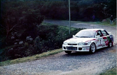 Armin Schwarz - Nicky Grist
27º Rallye de Portugal - Vinho do Porto 1993. Mitsubishi Lancer Evo I (K5 MRE). Abandonó por accidente en SS13 Lousada de 3.00 km.

Del 3 al 6 de Marzo, Portugal.
Superficie: asfalto - tierra.

El Rally tenia un total de 2164.91 km de los que 576.13 km divididos en 38 tramos eran especiales (una de ellas fue cancelada SS10 Caramulo de 14.08 Km).

Se inscribieron 90 equipos, tomaron la salida 84, finalizaron 32.@
Palabras clave: ;Mitsubishi;Lancer;Portugal;1993