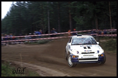 Malcolm Wilson - Bryan Thomas
43º 1000 Lakes Rally 1993. Ford Escort RS Cosworth (K202 HNO). Abandonó por accidente en SS17 Ouninpohja de 30.54 Km.

Del 27 al 29 de Agosto, Jyväskylä, Finlandia.
Superficie: tierra.

El Rally tenia un total de 1555.92 km de los que 507.69 km divididos en 35 tramos eran especiales.

Se inscribieron 116 equipos, tomaron la salida 113, finalizaron 61.@
Palabras clave: ;Ford;Escort;RS;Cosworth;Finlandia;1993