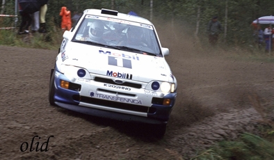 Malcolm Wilson - Bryan Thomas
43º 1000 Lakes Rally 1993. Ford Escort RS Cosworth (K202 HNO). Abandonó por accidente en SS17 Ouninpohja de 30.54 Km.

Del 27 al 29 de Agosto, Jyväskylä, Finlandia.
Superficie: tierra.

El Rally tenia un total de 1555.92 km de los que 507.69 km divididos en 35 tramos eran especiales.

Se inscribieron 116 equipos, tomaron la salida 113, finalizaron 61.@
Palabras clave: ;Ford;Escort;RS;Cosworth;Finlandia;1993