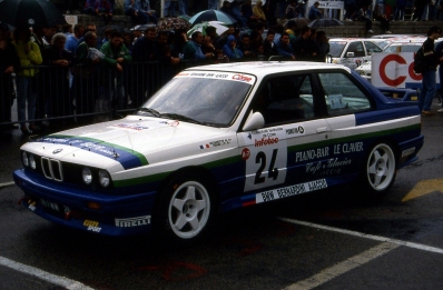 Marco Massarotto - Jean-Pierre Pisano
37º Tour de Corse - Rallye de France 1993. BMW M3 E30. Abandonó por accidente en SS2 Gare de Carbuccia - Tavera de 17.18 km.

Del 1 al 5 de Mayo, Ajaccio, Córcega, Francia.
Superficie: asfalto.

El Rally tenia un total de 1,130.95 Km de los que 556.42 Km divididos en 24 tramos eran especiales.

Se inscribieron 92 equipos, tomaron la salida 85, finalizaron 44.@

Palabras clave: BMW;Corse;Corcega;1993