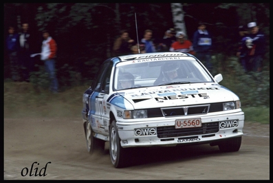 Mika Sohlberg - Risto Mannisenmäki
43º 1000 Lakes Rally 1993. Mitsubishi Galant VR-4. Abandonó por la transmisión en SS20 Uskila de 22.48 Km.

Del 27 al 29 de Agosto, Jyväskylä, Finlandia.
Superficie: tierra.

El Rally tenia un total de 1555.92 km de los que 507.69 km divididos en 35 tramos eran especiales.

Se inscribieron 116 equipos, tomaron la salida 113, finalizaron 61.@
Palabras clave: Mika_Sohlberg;Mitsubishi;Galant;VR-4;Finlandia;1993