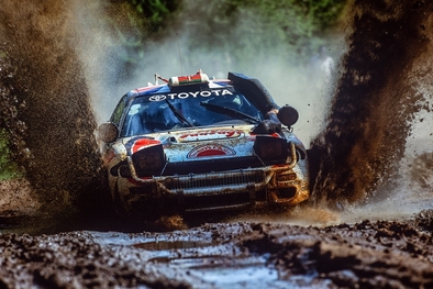 Ian Duncan - David Williamson
42º Trust Bank Safari Rally 1994. Toyota Celica Turbo 4WD "ST185". Clasificado 1º.

Del 31 de Marzo al 3 de Abril, Nairobi, Kenya, África
Superficie: tierra.

El Rally tenia un total de 2393.00 km con 58 controles horarios.

Tomaron la salida 43 equipos, finalizaron 14.

© Pascal Huit
@
Palabras clave: Toyota;Celica;ST185;Safari;1994
