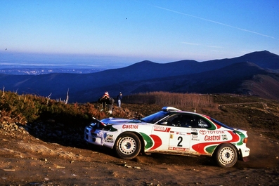Juha Kankkunen - Nicky Grist
28º TAP Rallye de Portugal 1994. Toyota Celica Turbo 4WD -ST185- (K-AM 9317). Clasificado 1º.

Del 1 al 4 de Marzo, Estoril.
Superficie: asfalto - tierra.

El Rally tenia un total de 2.214.81 Km de los que 571.82 Km divididos en 36 tramos eran especiales.

Se inscribieron 97 equipos, tomaron la salida 89, finalizaron 34.@
Palabras clave: ;Toyota;Celica;Turbo;ST185;Portugal;1994