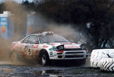 Didier Auriol - Bernard Occelli
24º Rothmans Rally New Zealand 1994. Toyota Celica Turbo 4WD -ST185- (K-AM 703). Clasificado 5º.

Del 29 al 31 de Julio, Auckland, Nueva Zelanda.

El Rally tenia un total de 1814.64 km de los que 519.31 km divididos en 30 tramos eran especiales (una de ellas fue cancelada SS23
Maramarua Forest HQ de 16.61 km).

Se inscribieron 81 equipos, tomaron la salida 81, finalizaron 46.@
Palabras clave: Didier_Auriol;Australia;Toyota;Celica;ST185;Turbo;1994