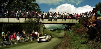 Didier Auriol - Bernard Occelli
24º Rothmans Rally New Zealand 1994. Toyota Celica Turbo 4WD -ST185- (K-AM 703). Clasificado 5º.

Del 29 al 31 de Julio, Auckland, Nueva Zelanda.

El Rally tenia un total de 1814.64 km de los que 519.31 km divididos en 30 tramos eran especiales (una de ellas fue cancelada SS23
Maramarua Forest HQ de 16.61 km).

Se inscribieron 81 equipos, tomaron la salida 81, finalizaron 46.@
Palabras clave: Didier_Auriol;Toyota;Celica;ST185;Nueva_Zelanda;1994