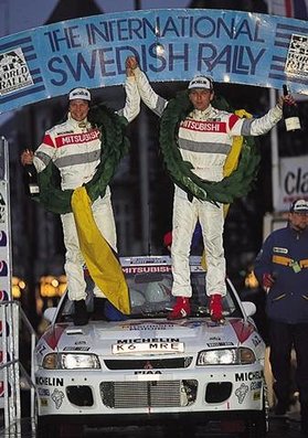 Kenneth Eriksson - Staffan Parmander
44º Internacional Suecia Rally 1995. Mitsubishi Lancer Evo2. Clasificado 1º.
El Rally tenia un total de 1633 km de los que 501 km divididos en 25 tramos, eran especiales.
Tomaron la salida 95 equipos, finalizaron 49.
Palabras clave: Kenneth_Eriksson;Staffan_Parmander;Mitsubishi;Lancer;Suecia;1995;Personajes