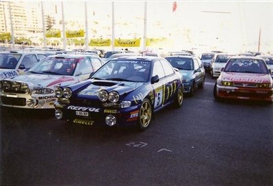 Parque cerrado del 63º Rallye Automobile de Monte-Carlo 1995
#5 Subaru Impreza 555 (L 555 REP) de Carlos Sainz - Luis Moya, clasificado 1º.

Al lado el 11# Mitsubishi Lancer Evo II (M5 MRE) de Tommi Mäkinen - Seppo Harjanne, clasificado 4º.

Del 21 al 26 de Enero, Monte-Carlo.
Superficie: asfalto - nieve.

El Rally tenia un total de 2607.00 km de los que 546.80 km divididos en 21 tramos eran especiales.

Se inscribieron 207 equipos, tomaron la salida 204, finalizaron 83.
@
Palabras clave: Carlos_Sainz;Luis_Moya;Subaru;Impreza;Montecarlo;1995;parque_cerrado