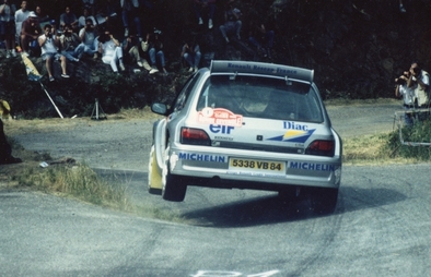 Jean Ragnotti- Gilles Thimonier
29º Ronde Cévenoles 1995. Renault Clio Maxi (5338 VB 84). Clasificado 10º.

Del 24 al 26 de Junio, Vigan, Languedoc-Rosellón, Gard, Francia.
Superficie: asfalto.

El Rally tenía un total de 270.00 km de los que 163.90 km divididos en 7 tramos eran especiales.

Tomaron la salida 120 equipos, finalizaron 83.@
Palabras clave: ;Renault;Clio;Maxi;Ronde_Cevennes;1995